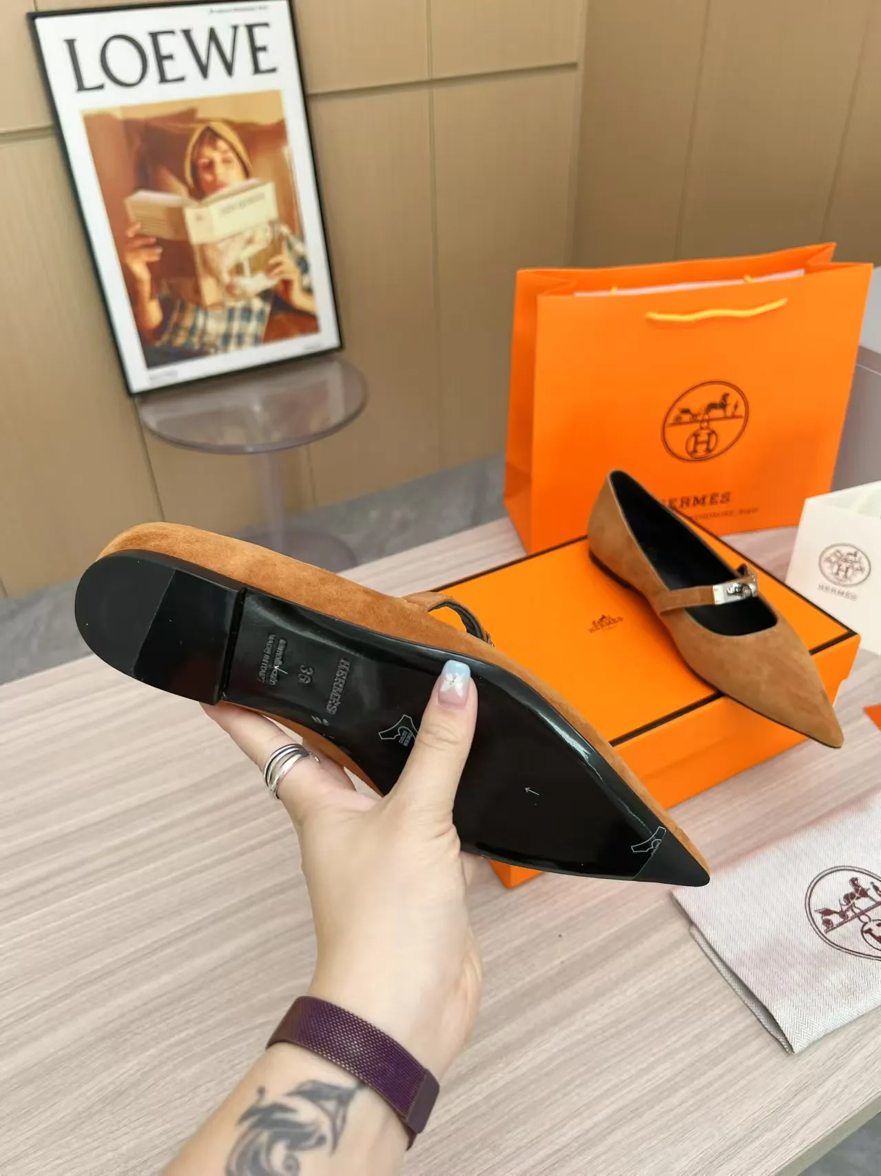 👟👟Ex-factory price 520👟👟, 2025 top product Hermes new genuine handmade shoes, purely handmade, a must-collect item! The perfect holiday accessory! Our pursuit of quality products is always the best! Don't give in! Comfort and originality, not following trends, and not deliberately expressing oneself are the consistent pursuits of Hermes and its fans! [Material] Upper: top layer leather, lining: genuine leather. Size 35-42